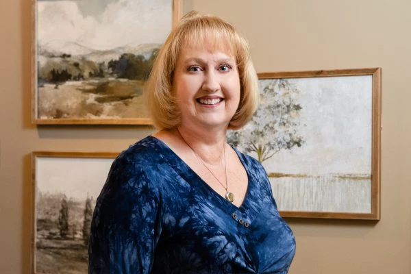 Cindy helping clients with personalized retirement and financial planning in Louisville, KY